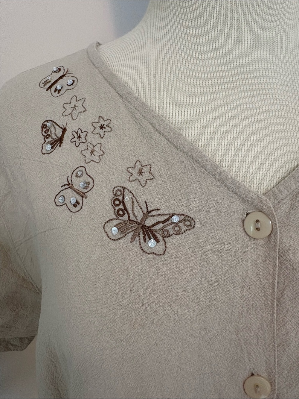 100% Cotton Butterfly Embroidered Button-Front Top - Picture 2 of 11